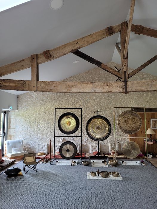 Bain sonore avec gongs de grandes dimensions et Chant Diphonique, le 6 mai 2023, maison du Bien-Être de Ballan-Miré (37)